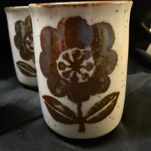 Handcrafted Ceramic Mugs with Butterfly and Floral Design - Picture 6 of 7